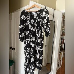 Elegant Black and White Floral Midi Dress Medium